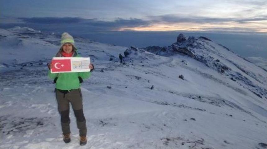 T&uuml;rk Kadın Dağcı Kilimanjaro'ya Tırmandı