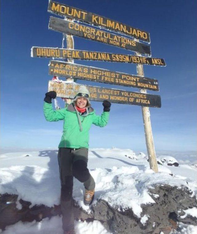 Türk Kadın Dağcı Kilimanjaro'ya Tırmandı