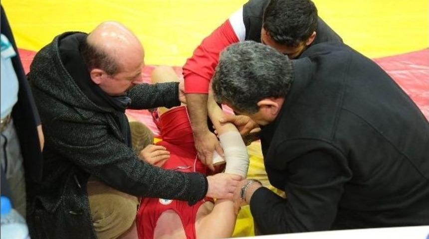 Gen&ccedil;ler Grekoromen G&uuml;reş Şampiyonası&rsquo;nda Talihsiz Kaza
