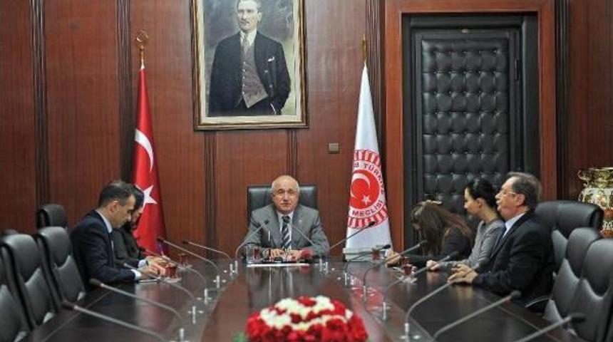 Cemil &Ccedil;i&ccedil;ek : 'toplumsal Sorunların &Ccedil;&ouml;z&uuml;m Yeri Burasıdır' S&ouml;ylemimize Ters D&uuml;şen Bir G&ouml;r&uuml;nt&uuml;