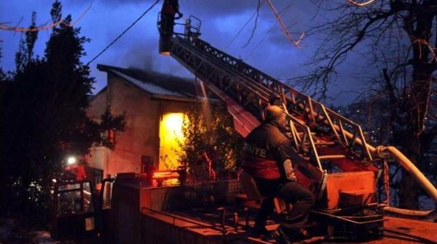 Zonguldak'ta &Ccedil;atı Yangını Korkuttu