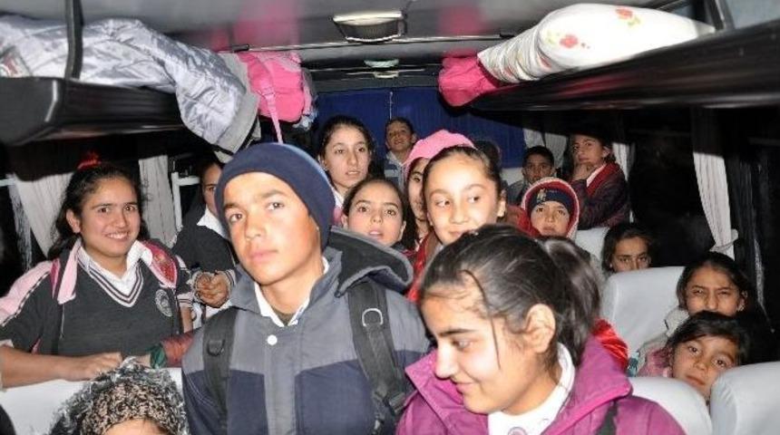 (&ouml;zel Haber) &Ouml;ğrenciler Ve &Ouml;ğretmenler Donmaktan Son Anda Kurtarıldı