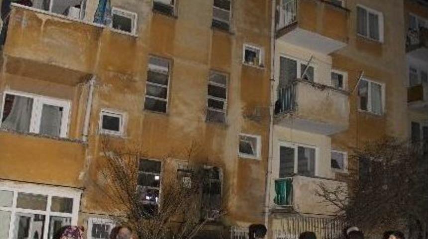 Bodrumda &Ccedil;ıkan Yangında 8 Kişi Hastanelik Oldu