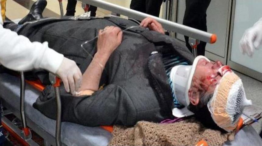 Kazaya Giden Sağlık Ve Polis Ekibine Otomobil &Ccedil;arptı: 5 Yaralı