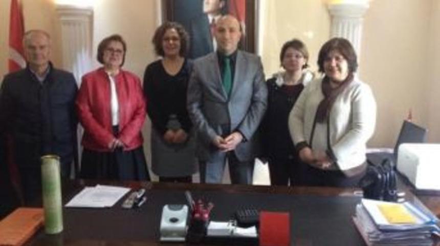 Urla Kızılay Şubesi&rsquo;nden Başsavcıyı Ziyaret&rlm;