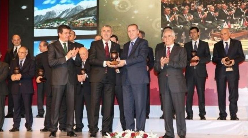 Bayburt İ&ccedil;in Bir Gurur Abidesi