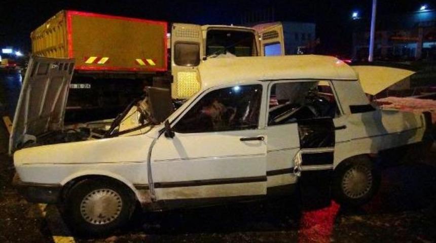 Otomobil, Kamyona &Ccedil;arptı: Anne Ve Oğlu &Ouml;ld&uuml;