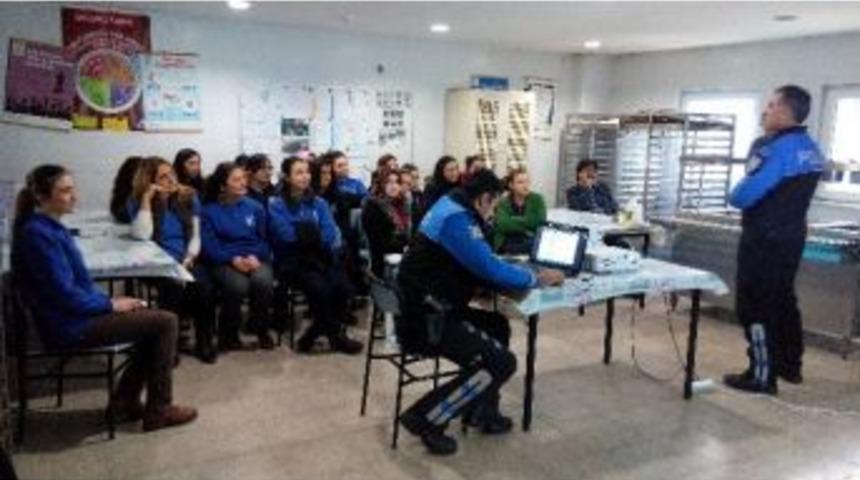 Polisten Fabrika İş&ccedil;ilerine Seminer