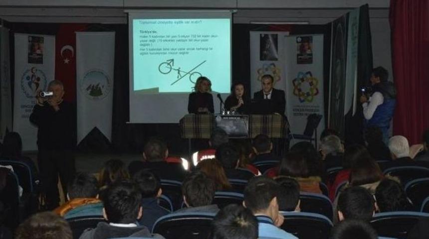 Ulus&rsquo;ta Kadına Şiddet Semineri D&uuml;zenlendi