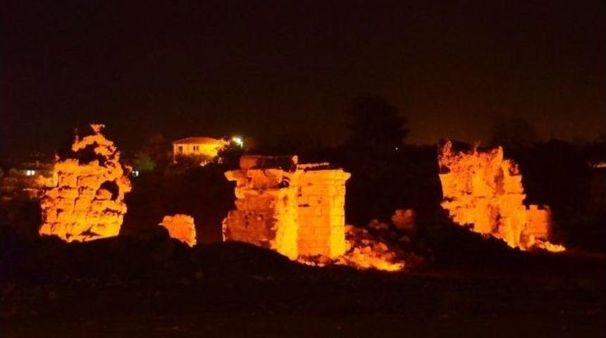 Tarihi Su Kemerleri Aydınlatıldı