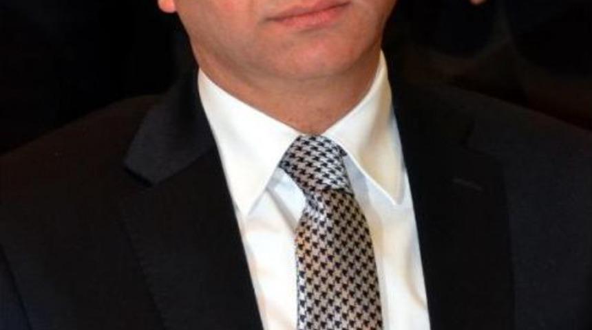 Belediye Başkanı Se&ccedil;ilirken Izdihamda Camlar Kırıldı