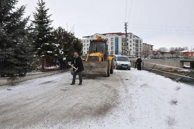 Yozgat’ta Minibüs Dereye Uçtu: 2 Yaralı