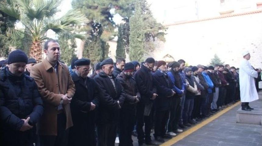 Sinop&rsquo;ta Fırat Yılmaz &Ccedil;akıroğlu İ&ccedil;in Gıyabi Cenaze Namazı Kılındı