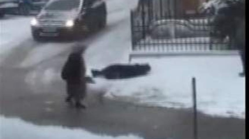 Buz Tutan Kaldırımlar Vatandaşlara Zor Anlar Yaşattı