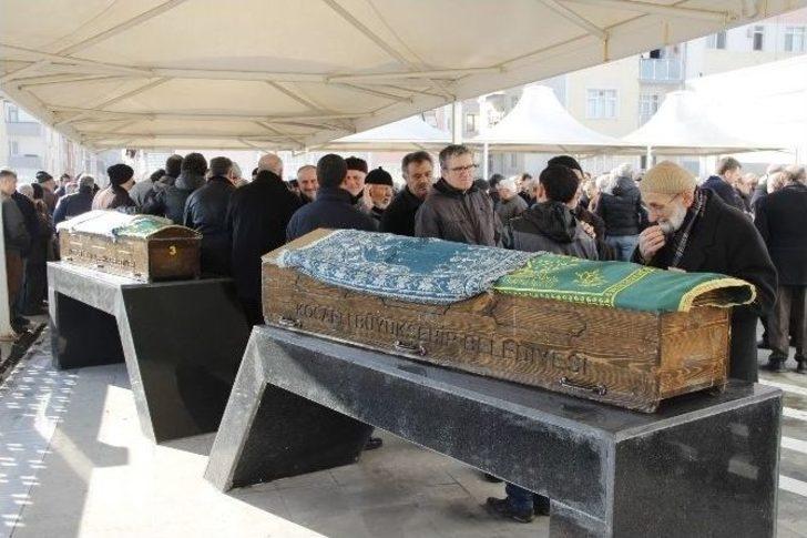 3 Dakika Arayla Doğan İkizler 3 Dakika Arayla Vefat Etti G3