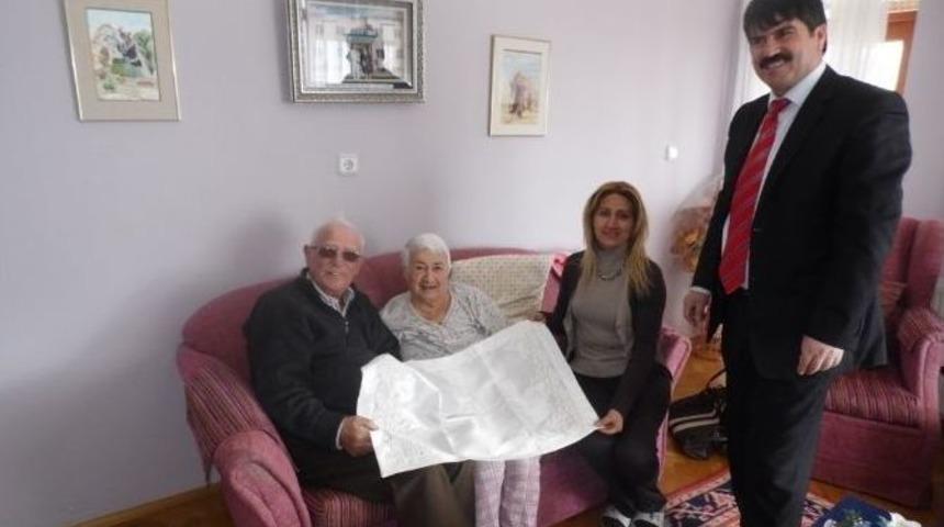 Hem M&uuml;d&uuml;r&uuml; Taşkan, Hayırsever Soyi&ccedil; &Ccedil;iftini Evinde Ziyaret Etti