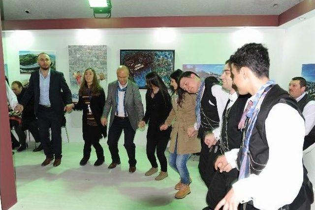 Trabzon Büyükşehir Standı Ziyaretçi Akınına Uğruyor.