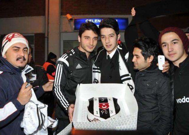 Beşiktaş Kafilesine Eskişehir'de Meşaleli Karşılama