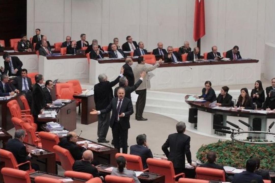 Muhalefet Milletvekilleri Genel Kurul&rsquo;da Oturma Eylemi Başlattı