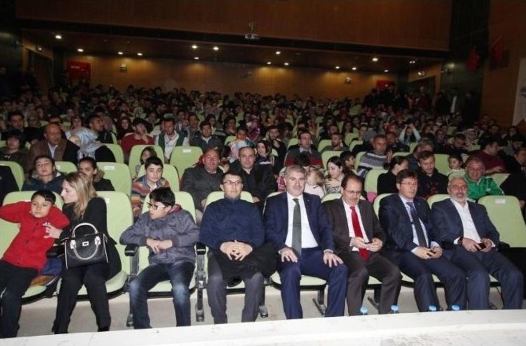 Bayburt Belediyesi Tiyatro Ekibi, Kırdı Ge&ccedil;irdi