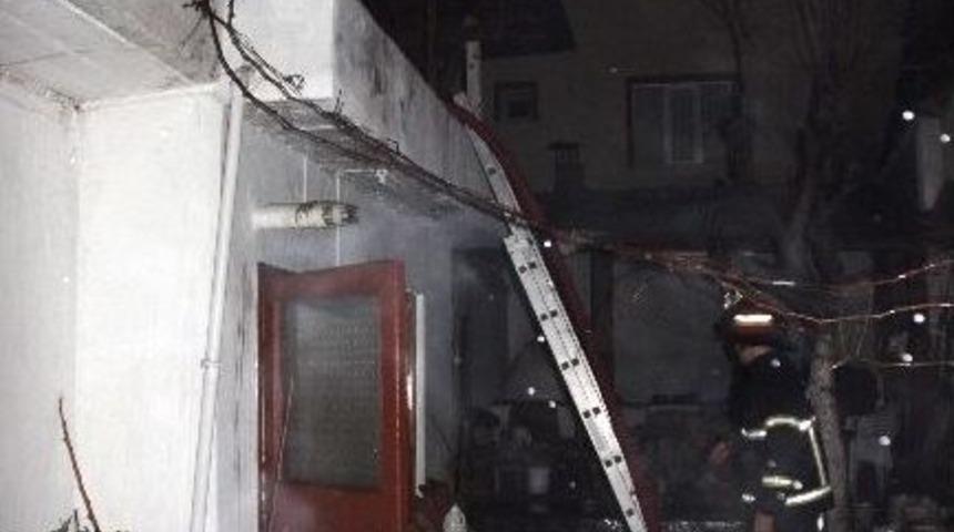 Ahşap Binada Korkutan Yangın