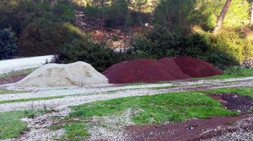 Dereden &Ccedil;ekilen Kızıl Kum Kızkumu'nu Tehdit Ediyor