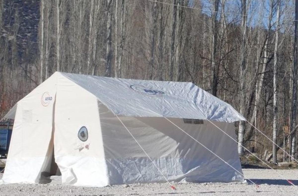 Deprem Sonrası S&uuml;lekler&rsquo;de &Ccedil;adırlar Kurulmaya Başladı