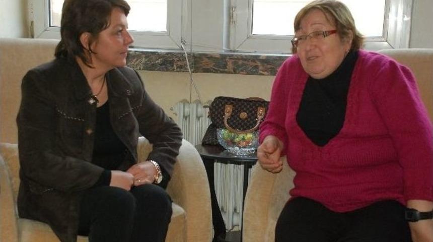 Ak Partili Aday Adayı Prof. Dr. Arzu &Ccedil;i&ccedil;ek&rsquo;ten Kanserle Yaşam Derneği&rsquo;ne Ziyaret