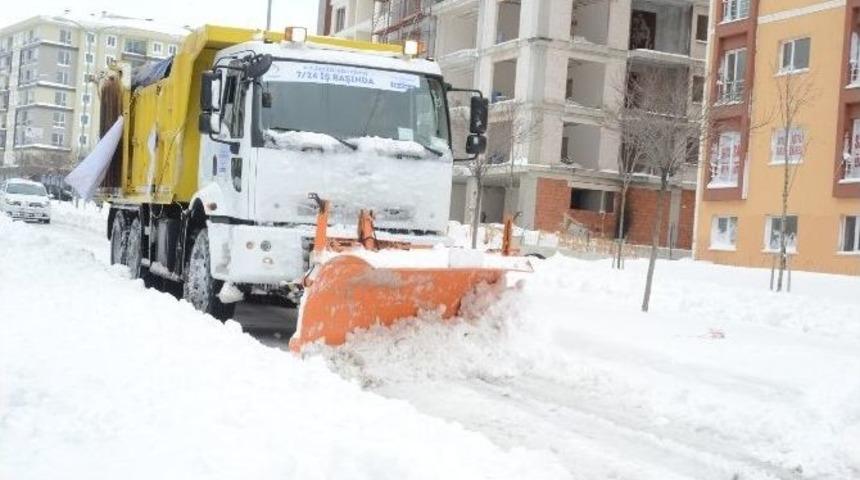 Beylikd&uuml;z&uuml;&rsquo;nde Kar Temizliği Yapıldı