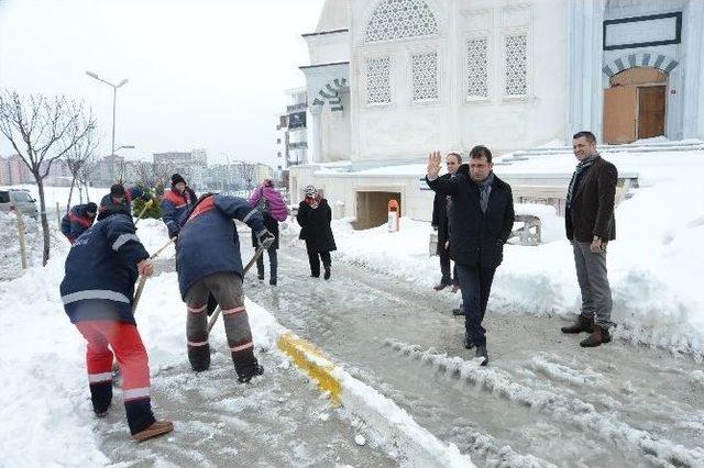 Beylikdüzü’nde Kar Temizliği Yapıldı