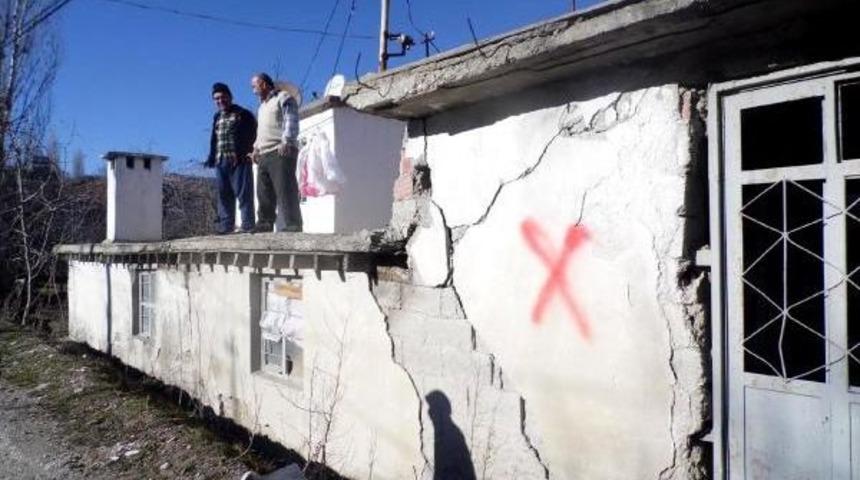 Korkuteli'nde Deprem &Ccedil;adırları