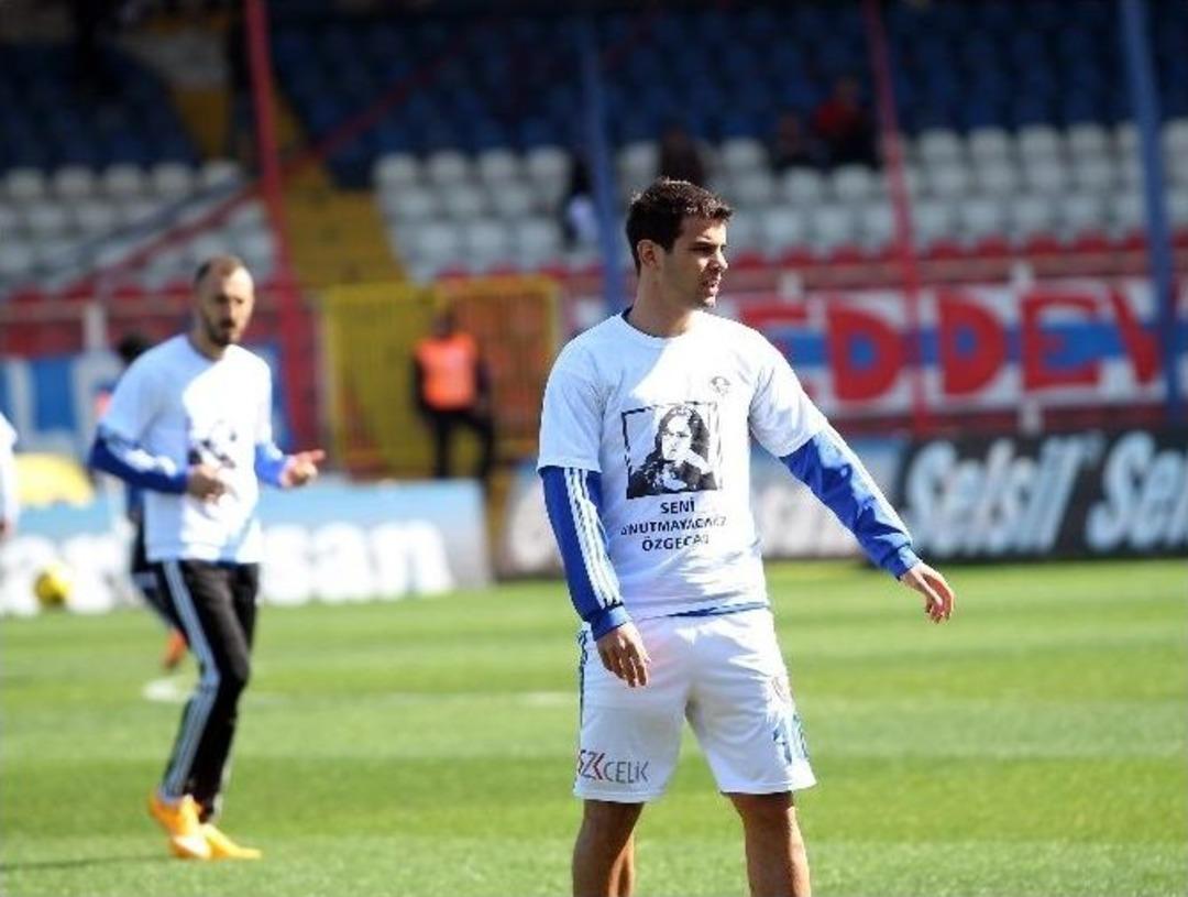S&uuml;per Lig Ma&ccedil;ında &Ouml;zgecan Cinayeti Protestosu