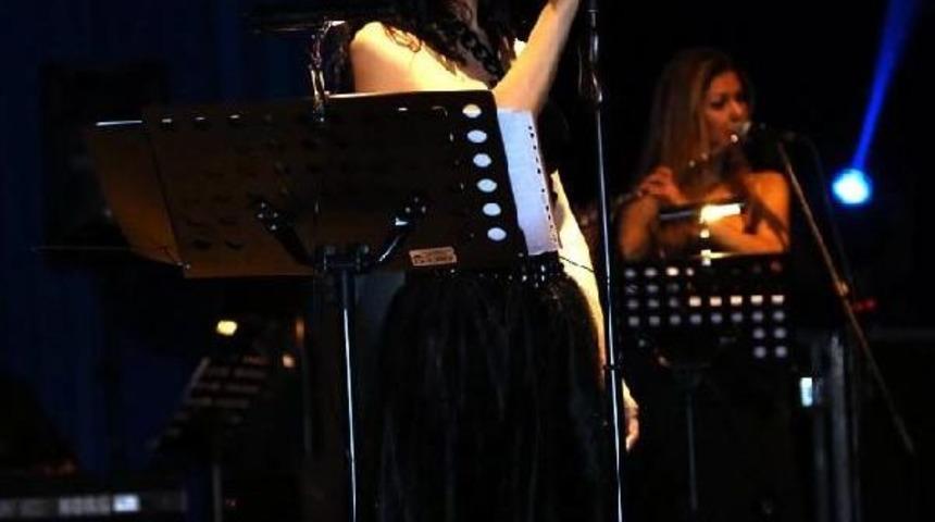 Kayseri'de Aslı G&uuml;ng&ouml;r Konseri