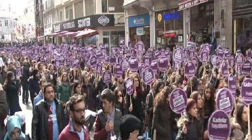 Y&uuml;zlerce Kadın &Ouml;zgecan I&ccedil;in Y&uuml;r&uuml;d&uuml;