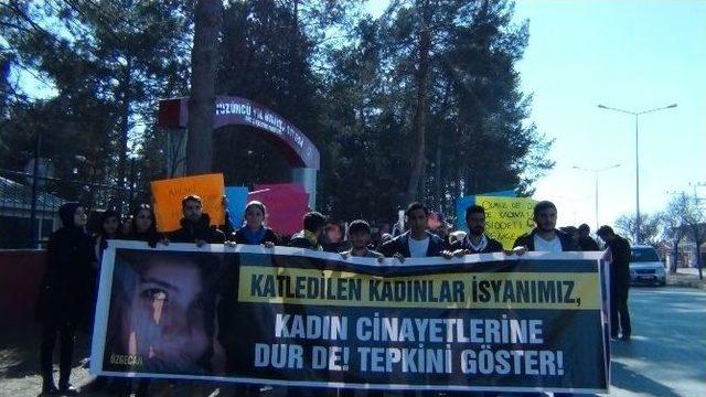 Öğrenciler Kadın Cinayetlerini Protesto Etti