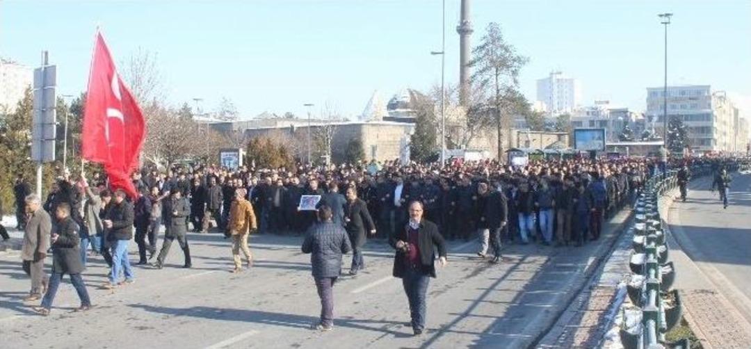 Kayseri&rsquo;de Binlerce &Uuml;lk&uuml;c&uuml; Fırat &Ccedil;akıroğlu İ&ccedil;in Y&uuml;r&uuml;d&uuml;