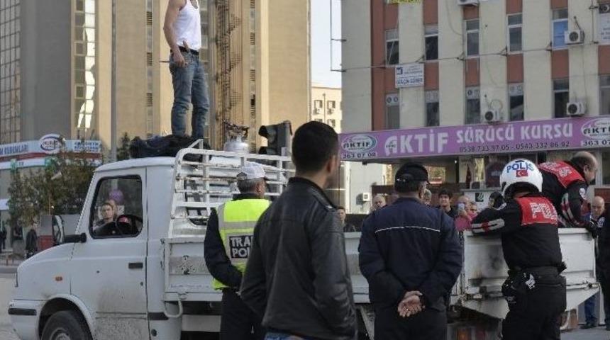 Adana&rsquo;da &Ouml;zgecan İ&ccedil;in İlgin&ccedil; Eylem