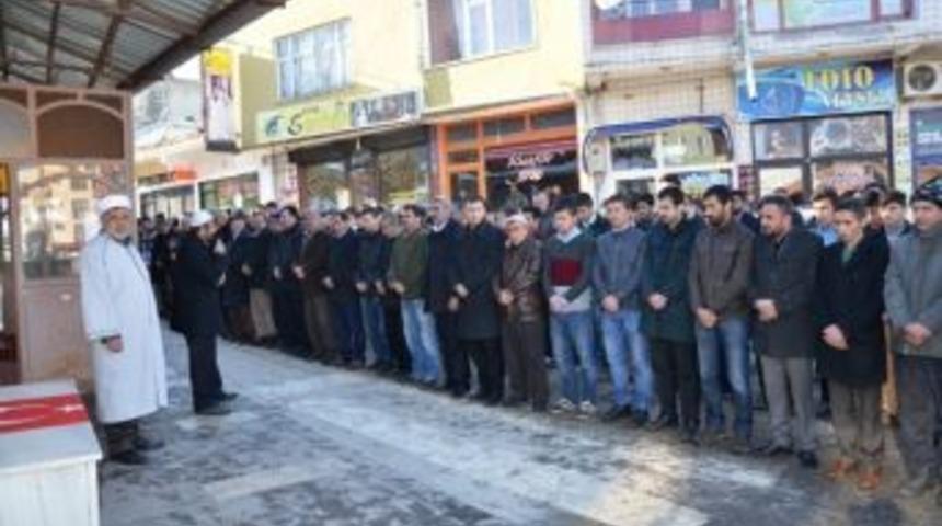 G&ouml;ksun&rsquo;da &Uuml;lk&uuml;c&uuml;ler Fırat Yılmaz &Ccedil;akıroğlu İ&ccedil;in Gıyabi Cenaze Namazı Kıldı