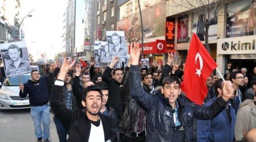 Elazığ'da &Uuml;lk&uuml;c&uuml; &Ccedil;akıroğlu I&ccedil;in 10 Bin Kişi Y&uuml;r&uuml;d&uuml;