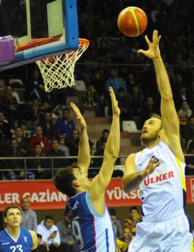 Fenerbahçe Ülker-Anadolu Efes:60-70 (Kupa Anadolu Efes'in)