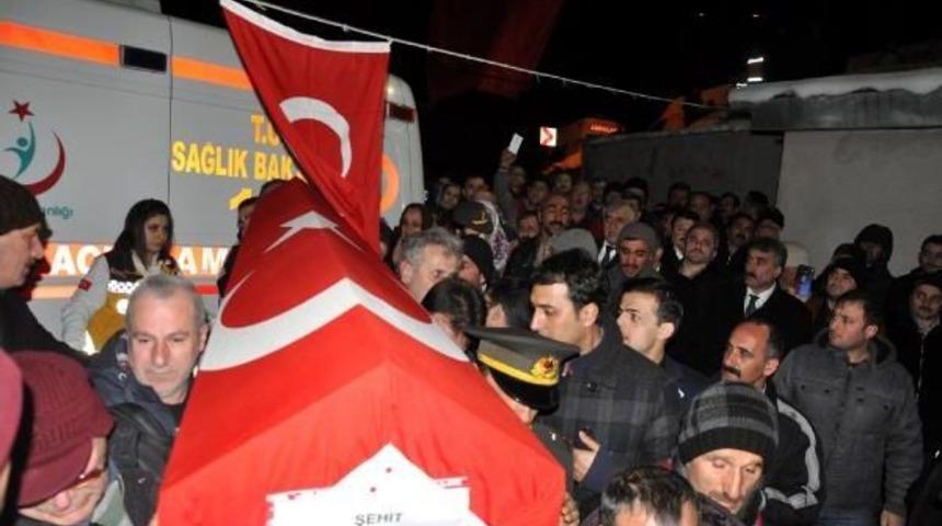 Şehit Astsubay Avcı'nın, Baba Evine Ateş D&uuml;şt&uuml; (4)