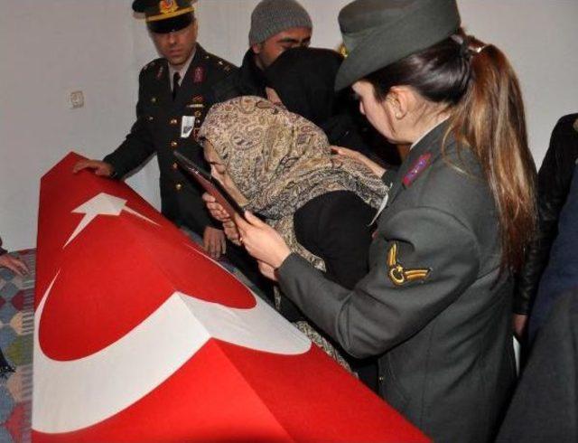 Şehit Astsubay Avcı'nın, Baba Evine Ateş Düştü (4)