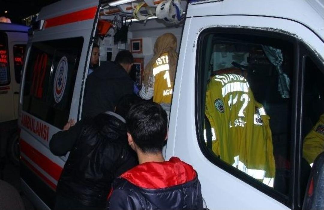 Bayrampaşa&rsquo;da Bı&ccedil;aklı Kavga: 3 Yaralı