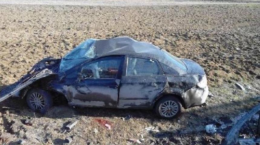 &Ccedil;orum'da Kaza : 4 &Ouml;l&uuml;, 2 Yaralı