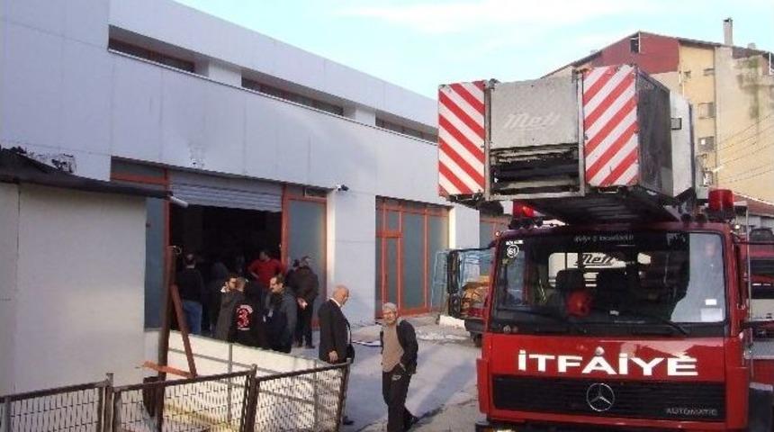 Market Deposunda Yangın: 1 Yaralı