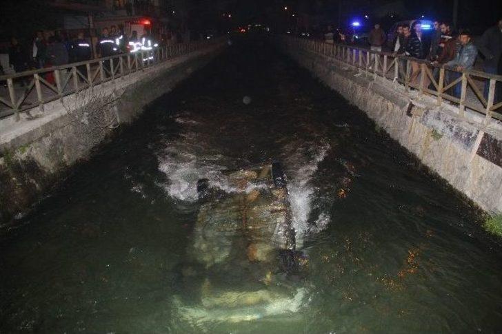 Fethiye’de Otomobil Dsi Kanalına Uçtu G1