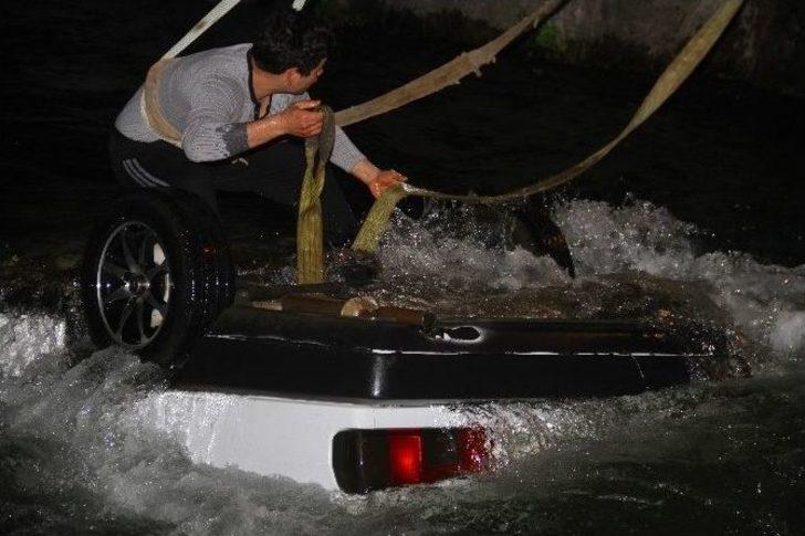 Fethiye’de Otomobil Dsi Kanalına Uçtu G3