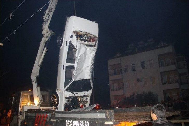 Fethiye’de Otomobil Dsi Kanalına Uçtu G5