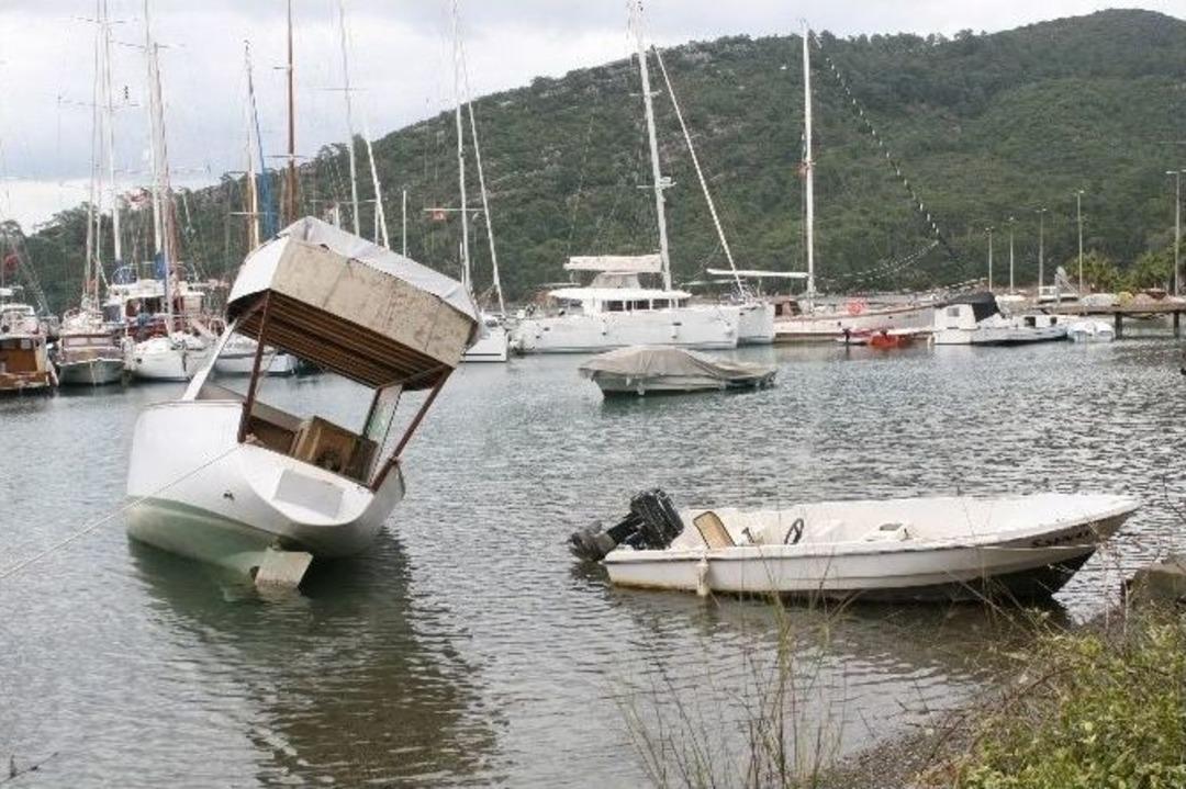 (&ouml;zel Haber) Marmaris&rsquo;te Korkutan Deniz Suyu &Ccedil;ekilmesi