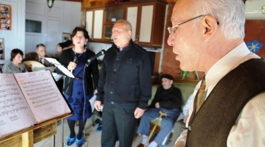 Mezitli Belediyesi Sanat M&uuml;ziği Korosundan Huzurevinde Konser